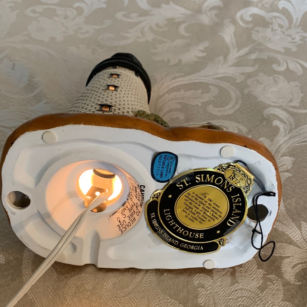 St Simons Island Lighthouse , lamp with switched cord hand painted - Picture 5 of 9